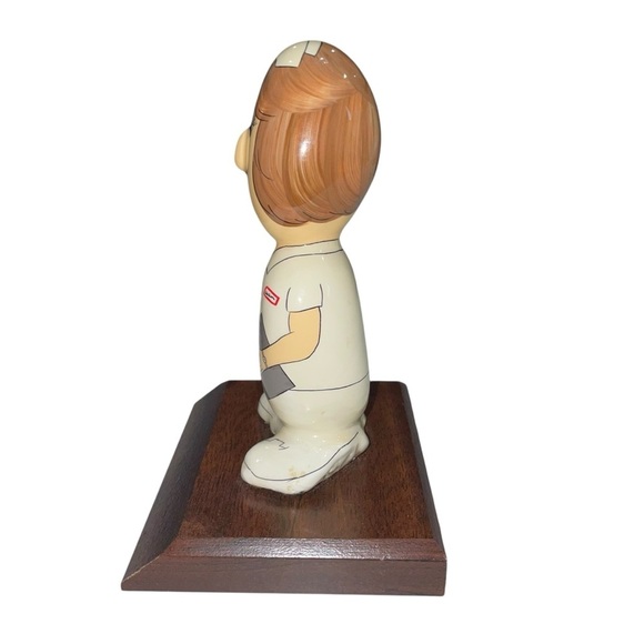 Vintage Ceramic/Resin Nurse Figurine with Wood Base 5.7" tall, Signed & Dated - Picture 3 of 11